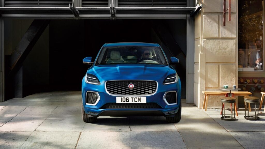 EPACEページ 960px-2017_Jaguar_E-Pace_R-